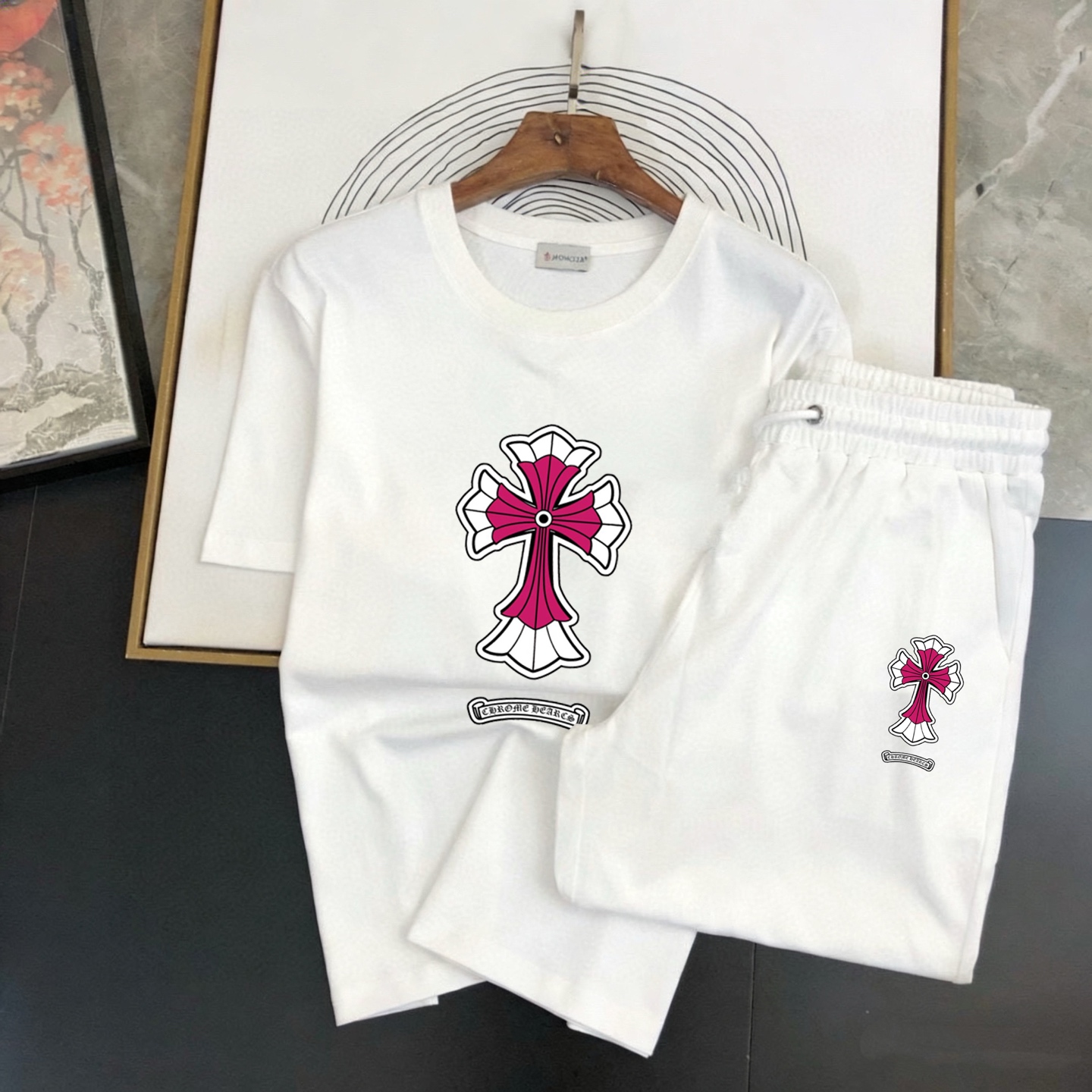 Chrome Hearts 品牌：克罗心 2026新款男士短袖短裤套装 销售 市面高端版本 手感细腻柔软 让你穿着更加舒适 立体裁剪版型超赞 尺码:M-5XL下单请报身高体重