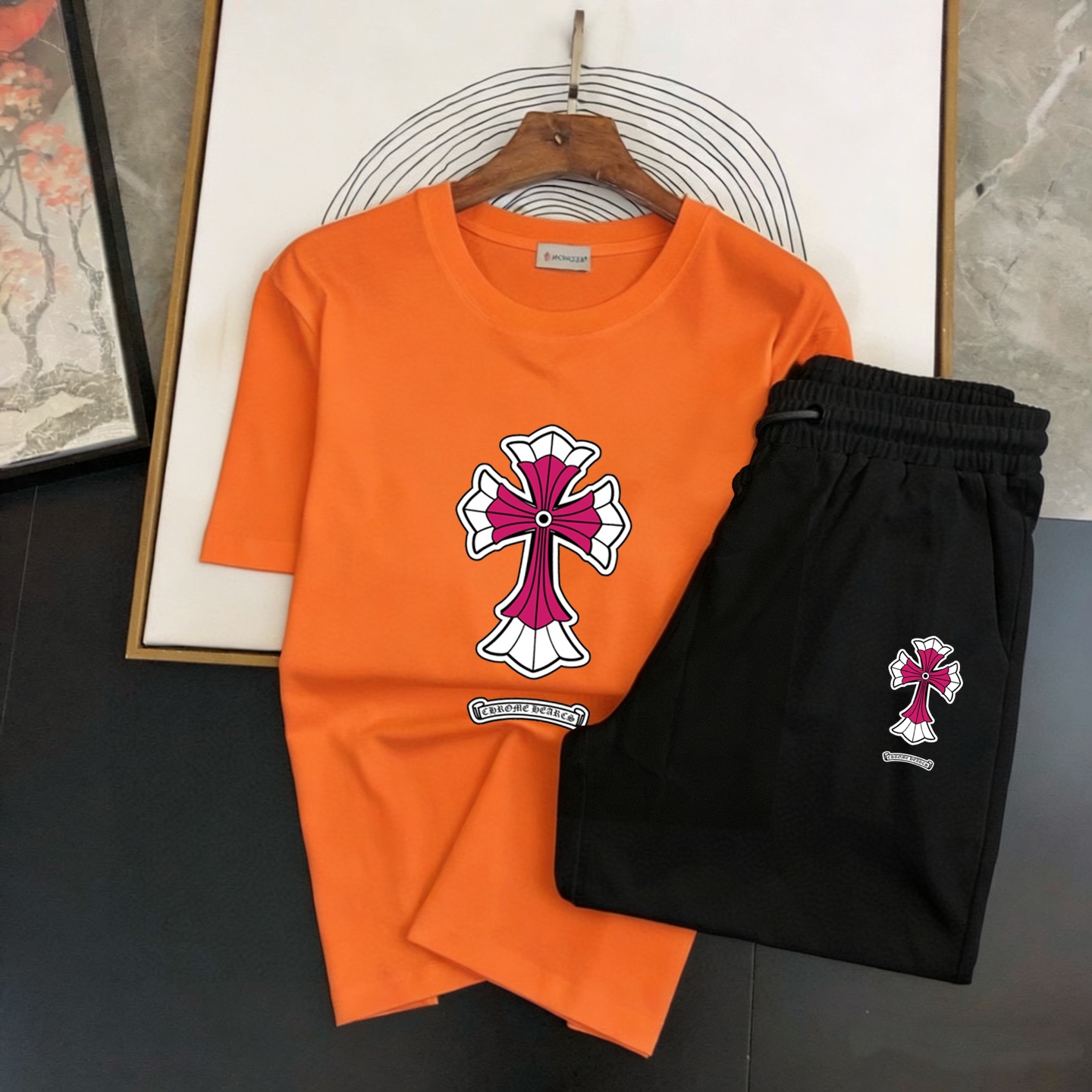 Chrome Hearts 品牌：克罗心 2026新款男士短袖短裤套装 销售 市面高端版本 手感细腻柔软 让你穿着更加舒适 立体裁剪版型超赞 尺码:M-5XL下单请报身高体重