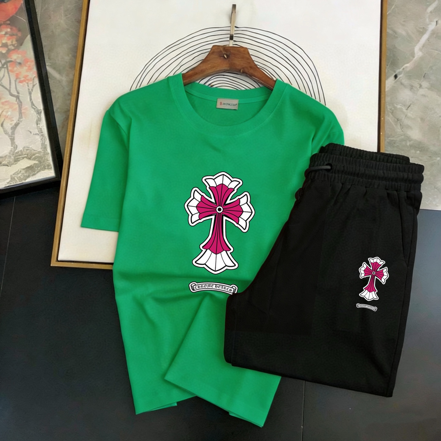 Chrome Hearts 品牌：克罗心 2026新款男士短袖短裤套装 销售 市面高端版本 手感细腻柔软 让你穿着更加舒适 立体裁剪版型超赞 尺码:M-5XL下单请报身高体重