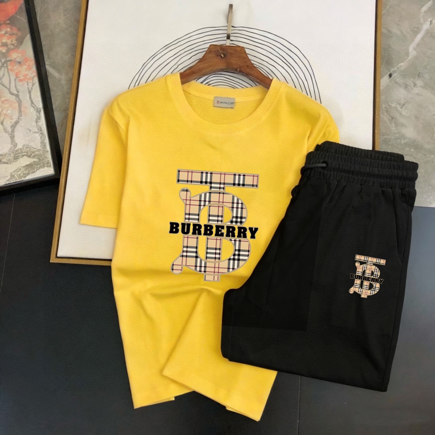 Burberry 品牌：巴宝莉 2026新款男士短袖短裤套装 销售 市面高端版本 手感细腻柔软 让你穿着更加舒适 立体裁剪版型超赞 尺码:M-5XL下单请报身高体重