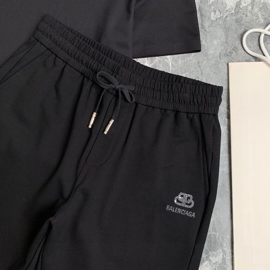 Balenciaga 品牌： 巴黎世家 2026 世界知名奢侈品牌 夏季男士高品质 货翻领套装 采用进口 面料