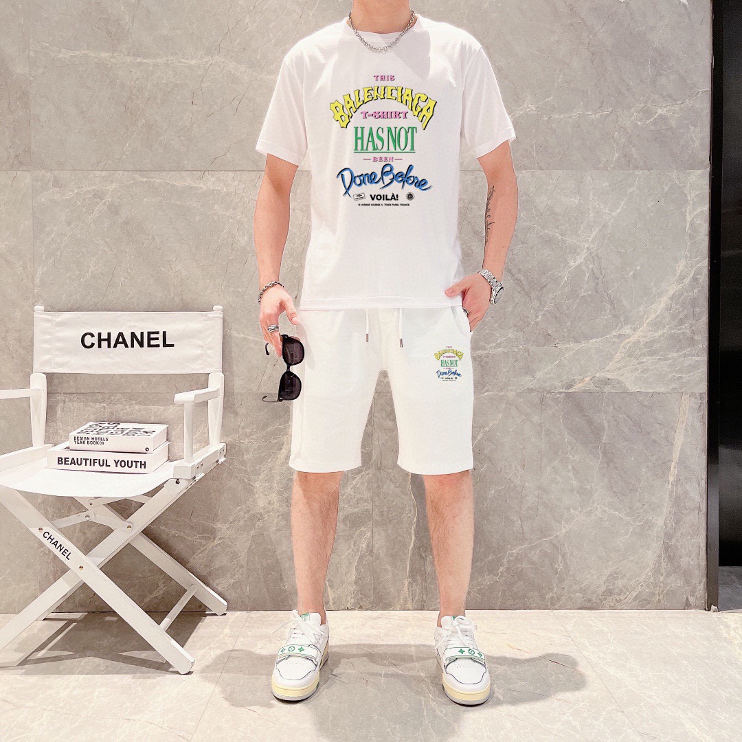 Balenciaga 品牌：巴黎世家 2026新款男士短袖短裤套装 销售 市面高端版本 手感细腻柔软 让你穿着更加舒适 立体裁剪版型超赞 尺码:M-5XL下单请报身高体重