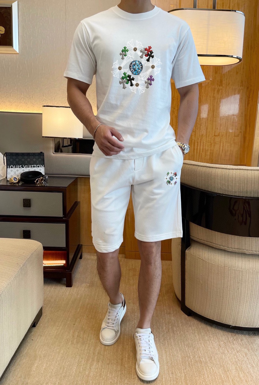 Chrome Hearts 品牌：克罗心 2026新款男士短袖短裤套装 销售 市面高端版本 手感细腻柔软 让你穿着更加舒适 立体裁剪版型超赞 尺码:M-5XL下单请报身高体重