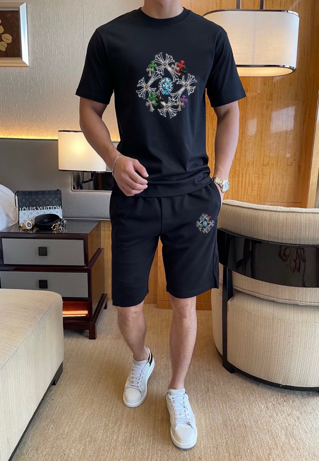 Chrome Hearts 品牌：克罗心 2026新款男士短袖短裤套装 销售 市面高端版本 手感细腻柔软 让你穿着更加舒适 立体裁剪版型超赞 尺码:M-5XL下单请报身高体重