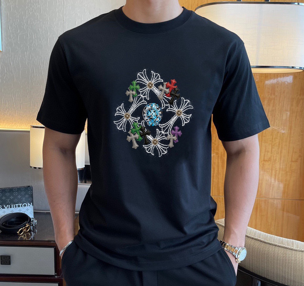 Chrome Hearts 品牌：克罗心 2026新款男士短袖短裤套装 销售 市面高端版本 手感细腻柔软 让你穿着更加舒适 立体裁剪版型超赞 尺码:M-5XL下单请报身高体重