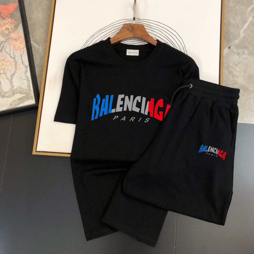 Balenciaga 品牌：巴黎世家 2026新款男士短袖短裤套装 销售 市面高端版本 手感细腻柔软 让你穿着更加舒适 立体裁剪版型超赞 尺码:M-5XL下单请报身高体重