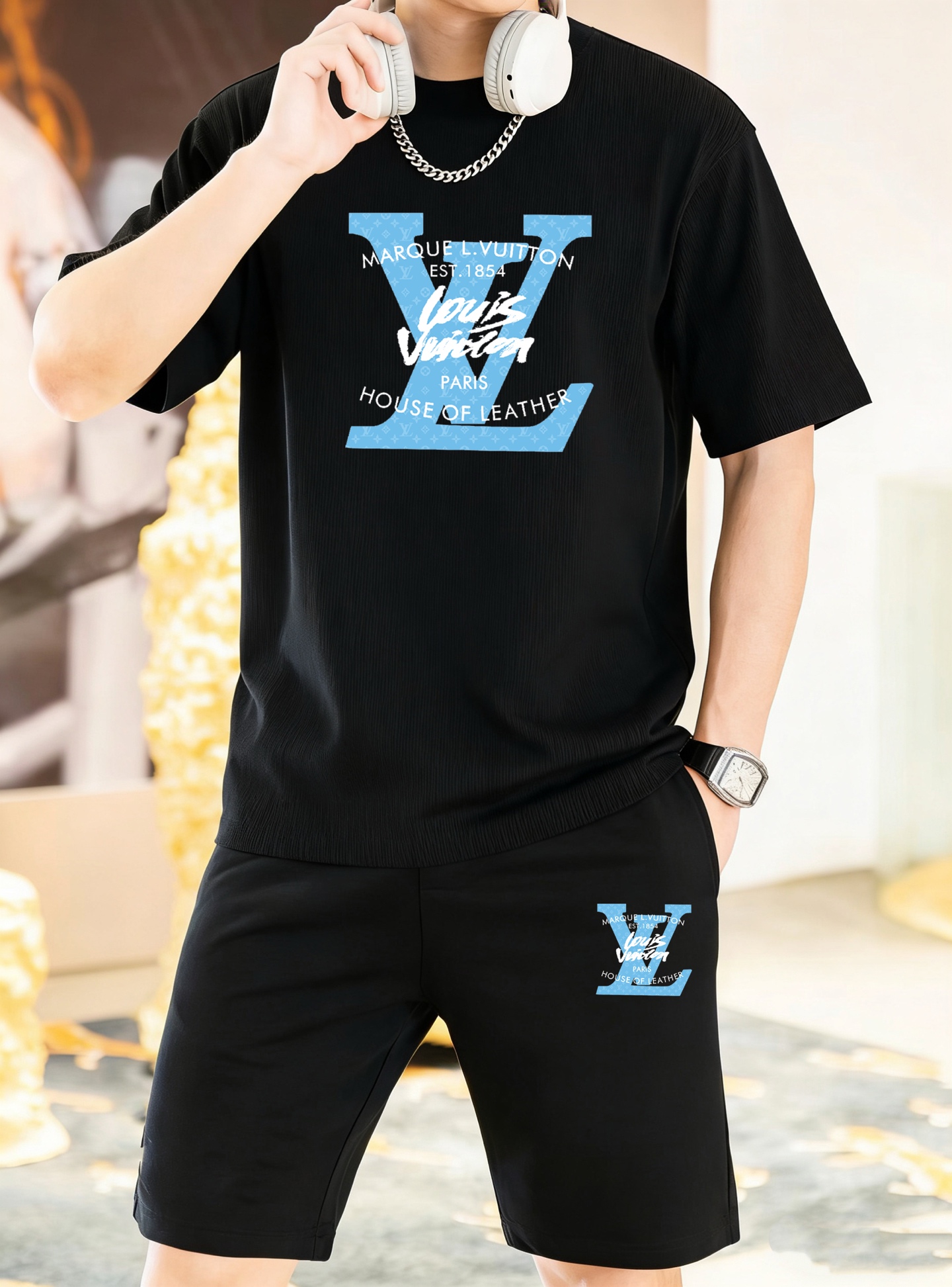 Unknown 品牌：LV 2026新款男士短袖短裤套装 销售 市面高端版本 手感细腻柔软 让你穿着更加舒适 立体裁剪版型超赞 尺码:M-5XL下单请报身高体重