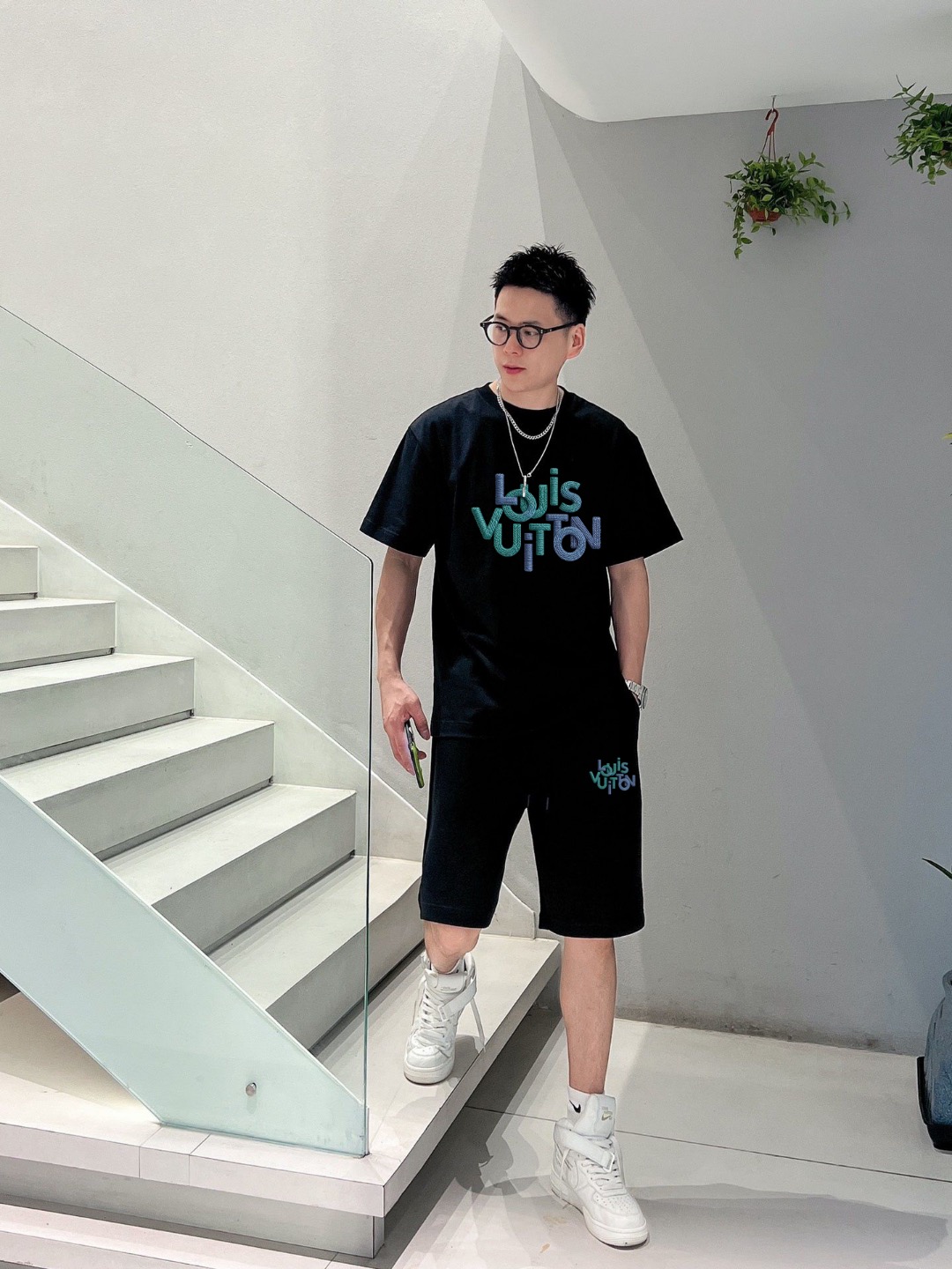 Unknown 品牌：LV 2026新款男士短袖短裤套装 销售 市面高端版本 手感细腻柔软 让你穿着更加舒适 立体裁剪版型超赞 尺码:M-5XL下单请报身高体重