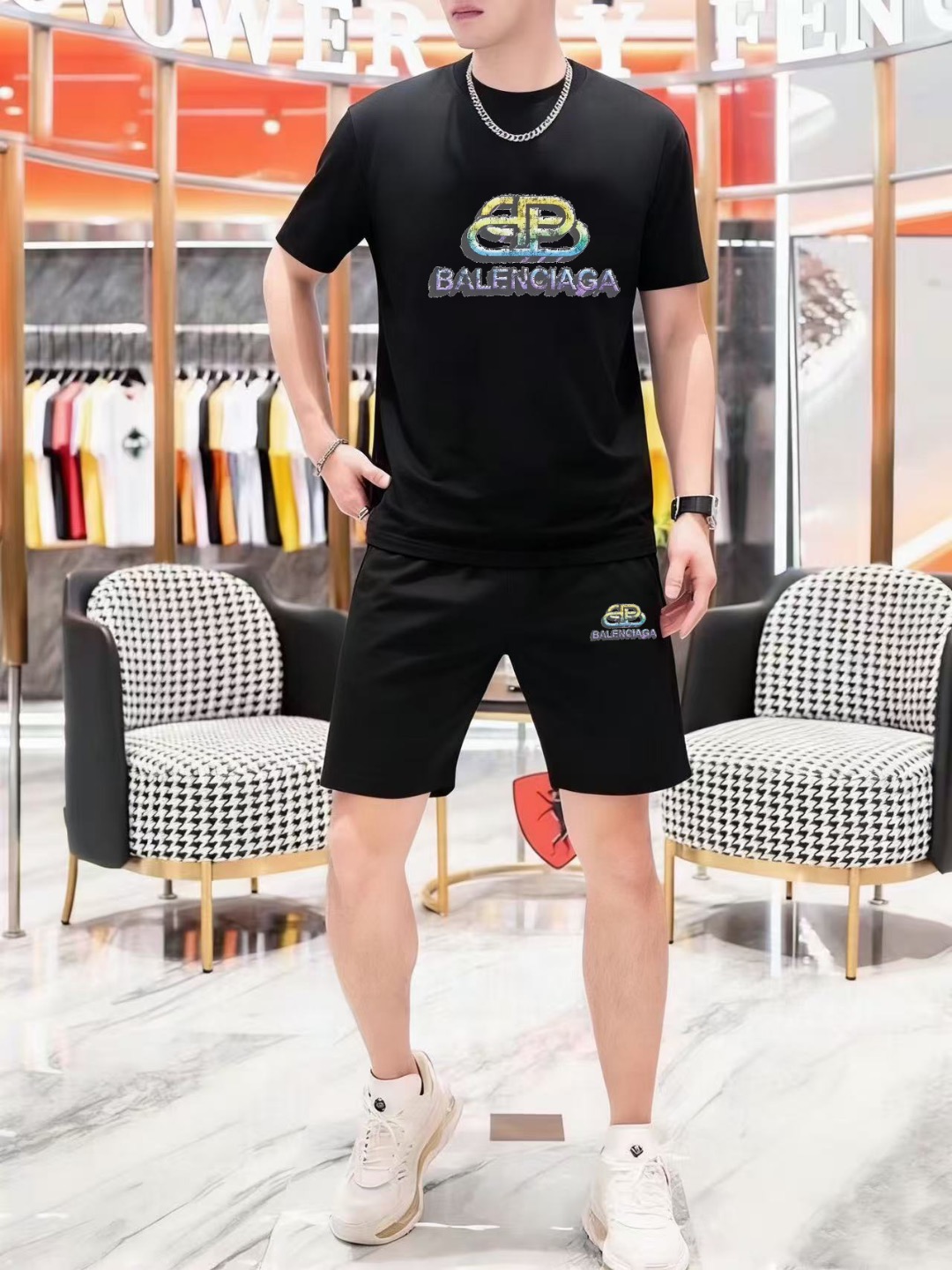 Balenciaga 品牌：巴黎世家 2026新款男士短袖短裤套装 销售 市面高端版本 手感细腻柔软 让你穿着更加舒适 立体裁剪版型超赞 尺码:M-5XL下单请报身高体重