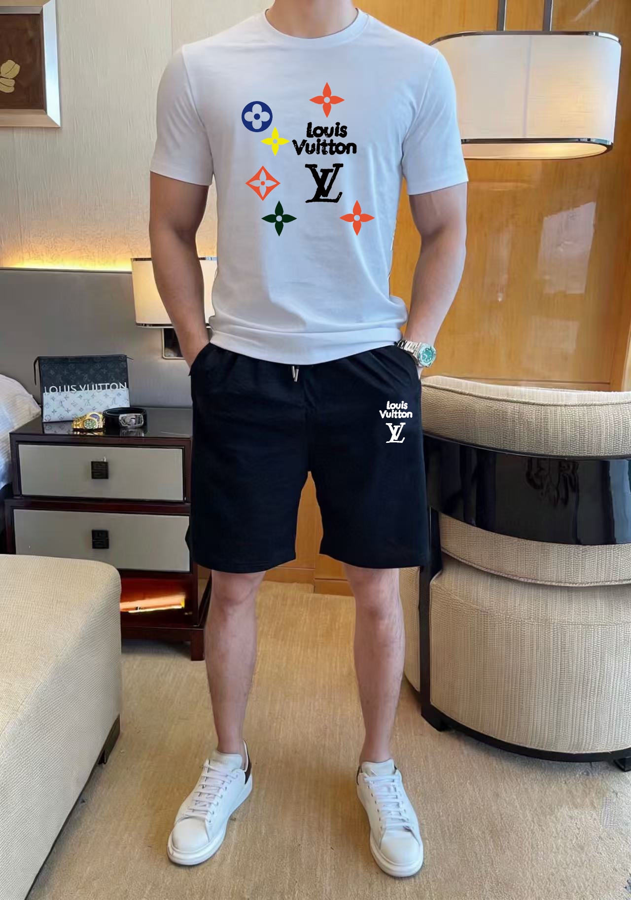 Louis Vuitton 品牌: LV 2026新款男士短袖短裤套装 销售 市面高端版本 手感细腻柔软 让你穿着更加舒适 立体裁剪版型超赞 尺码:M-5XL下单请报身高体重