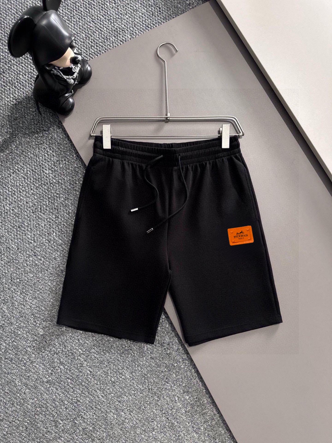 Hermès 品牌: 爱马仕 2026新款男士短袖短裤套装 销售 市面高端版本 手感细腻柔软 让你穿着更加舒适 立体裁剪版型超赞 尺码:M-5XL下单请报身高体重