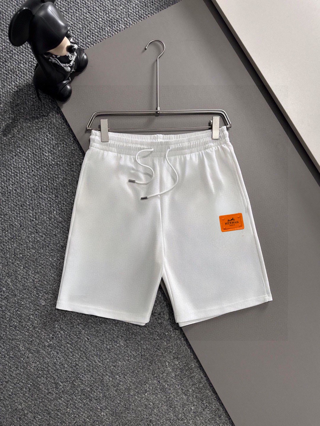 Hermès 品牌: 爱马仕 2026新款男士短袖短裤套装 销售 市面高端版本 手感细腻柔软 让你穿着更加舒适 立体裁剪版型超赞 尺码:M-5XL下单请报身高体重