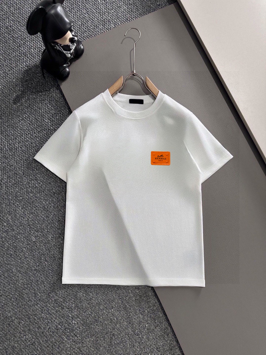 Hermès 品牌: 爱马仕 2026新款男士短袖短裤套装 销售 市面高端版本 手感细腻柔软 让你穿着更加舒适 立体裁剪版型超赞 尺码:M-5XL下单请报身高体重