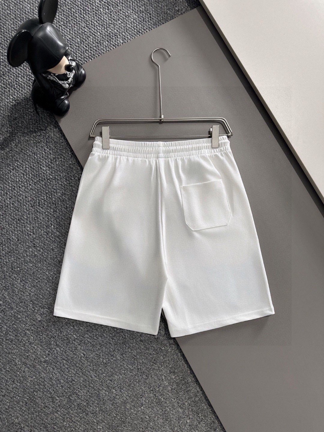 Hermès 品牌: 爱马仕 2026新款男士短袖短裤套装 销售 市面高端版本 手感细腻柔软 让你穿着更加舒适 立体裁剪版型超赞 尺码:M-5XL下单请报身高体重