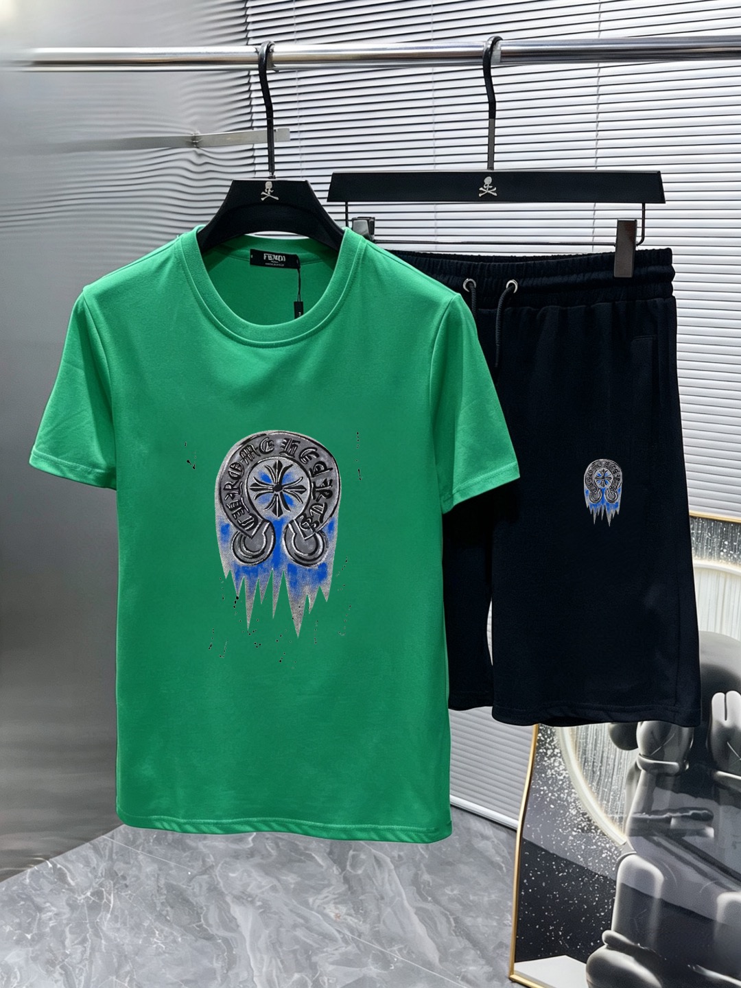 Chrome Hearts 品牌: 克罗心 2026新款男士短袖短裤套装 销售 市面高端版本 手感细腻柔软 让你穿着更加舒适 立体裁剪版型超赞 尺码:M-5XL下单请报身高体重