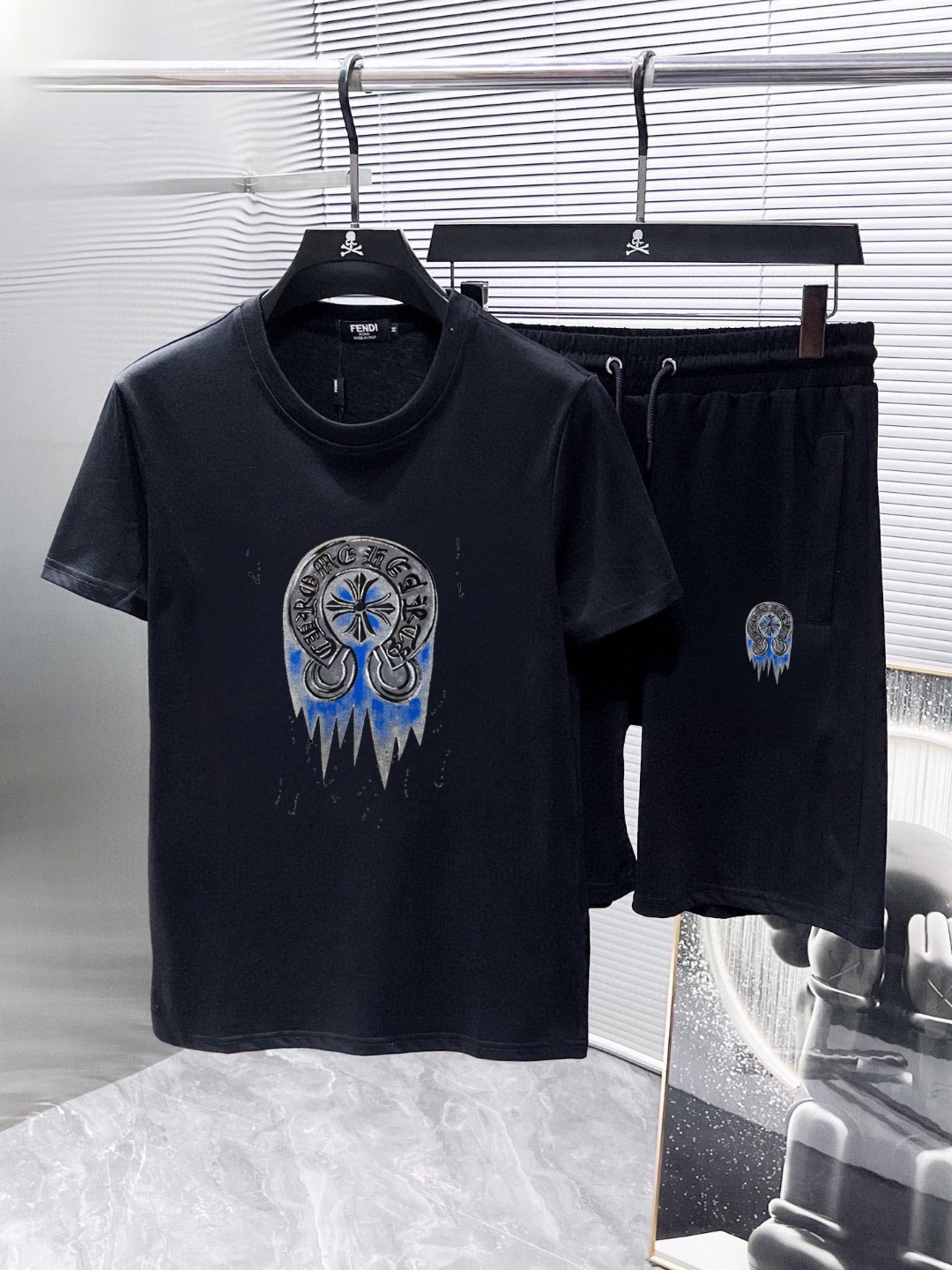 Chrome Hearts 品牌: 克罗心 2026新款男士短袖短裤套装 销售 市面高端版本 手感细腻柔软 让你穿着更加舒适 立体裁剪版型超赞 尺码:M-5XL下单请报身高体重