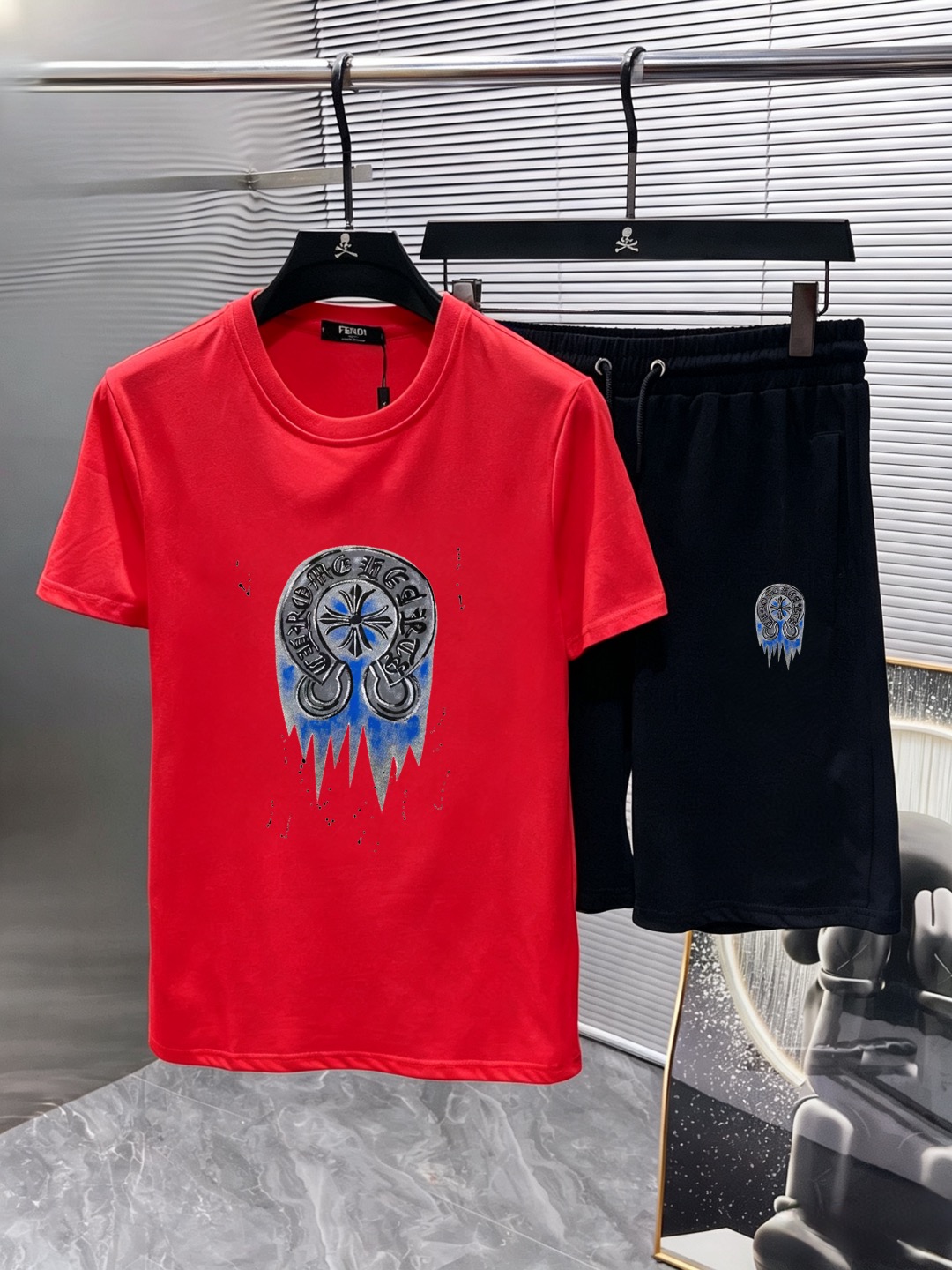 Chrome Hearts 品牌: 克罗心 2026新款男士短袖短裤套装 销售 市面高端版本 手感细腻柔软 让你穿着更加舒适 立体裁剪版型超赞 尺码:M-5XL下单请报身高体重