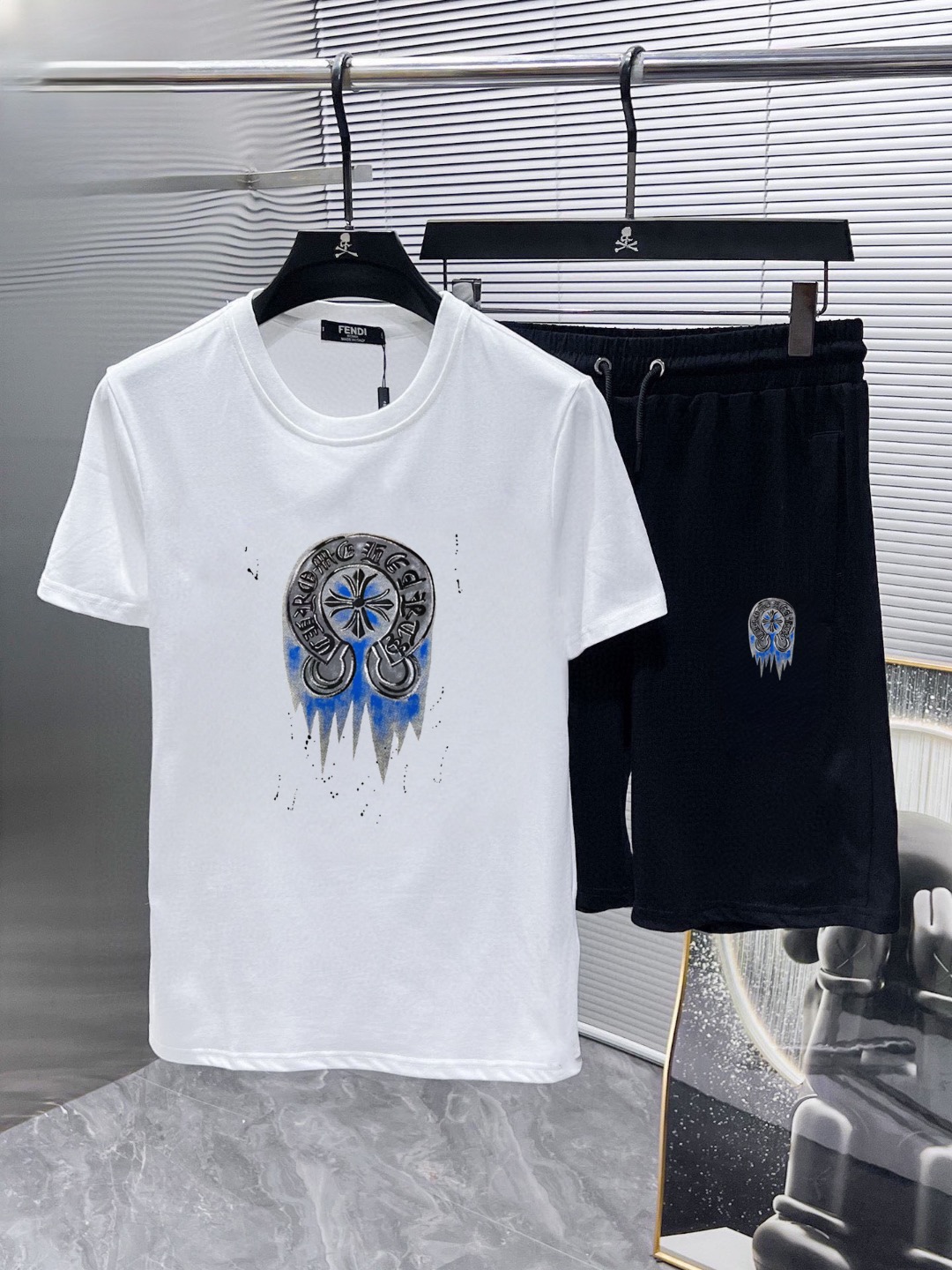 Chrome Hearts 品牌: 克罗心 2026新款男士短袖短裤套装 销售 市面高端版本 手感细腻柔软 让你穿着更加舒适 立体裁剪版型超赞 尺码:M-5XL下单请报身高体重