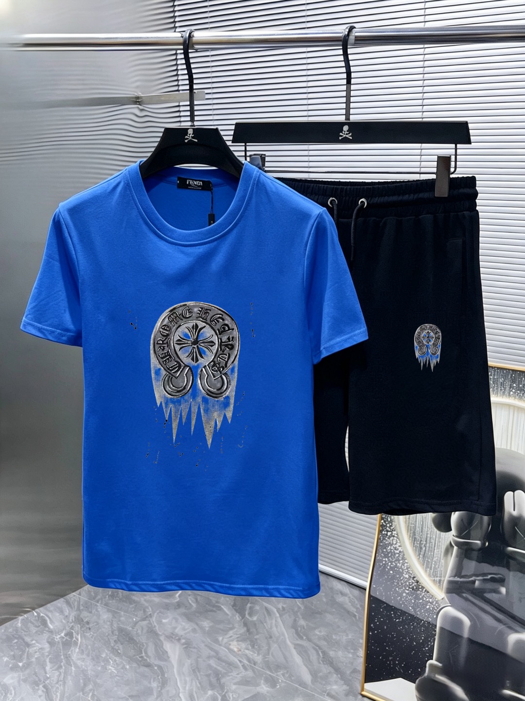 Chrome Hearts 品牌: 克罗心 2026新款男士短袖短裤套装 销售 市面高端版本 手感细腻柔软 让你穿着更加舒适 立体裁剪版型超赞 尺码:M-5XL下单请报身高体重