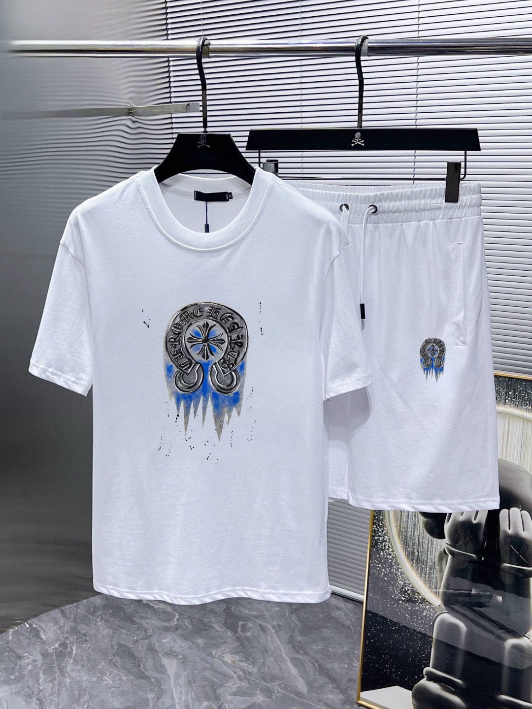 Chrome Hearts 品牌: 克罗心 2026新款男士短袖短裤套装 销售 市面高端版本 手感细腻柔软 让你穿着更加舒适 立体裁剪版型超赞 尺码:M-5XL下单请报身高体重