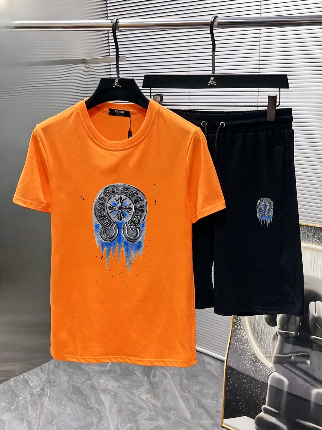 Chrome Hearts 品牌: 克罗心 2026新款男士短袖短裤套装 销售 市面高端版本 手感细腻柔软 让你穿着更加舒适 立体裁剪版型超赞 尺码:M-5XL下单请报身高体重