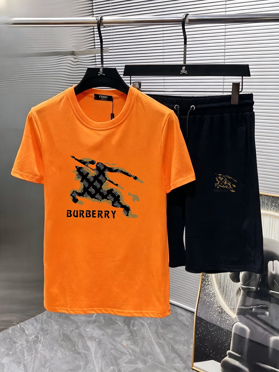 Burberry 品牌: 巴宝莉 2026新款男士短袖短裤套装 销售 市面高端版本 手感细腻柔软 让你穿着更加舒适 立体裁剪版型超赞 尺码:M-5XL下单请报身高体重