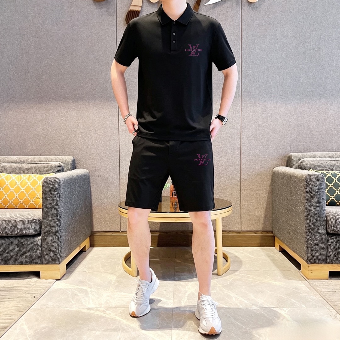 Louis Vuitton 品牌： LV 2026 世界知名奢侈品牌 夏季男士高品质 货翻领套装 采用进口 面料