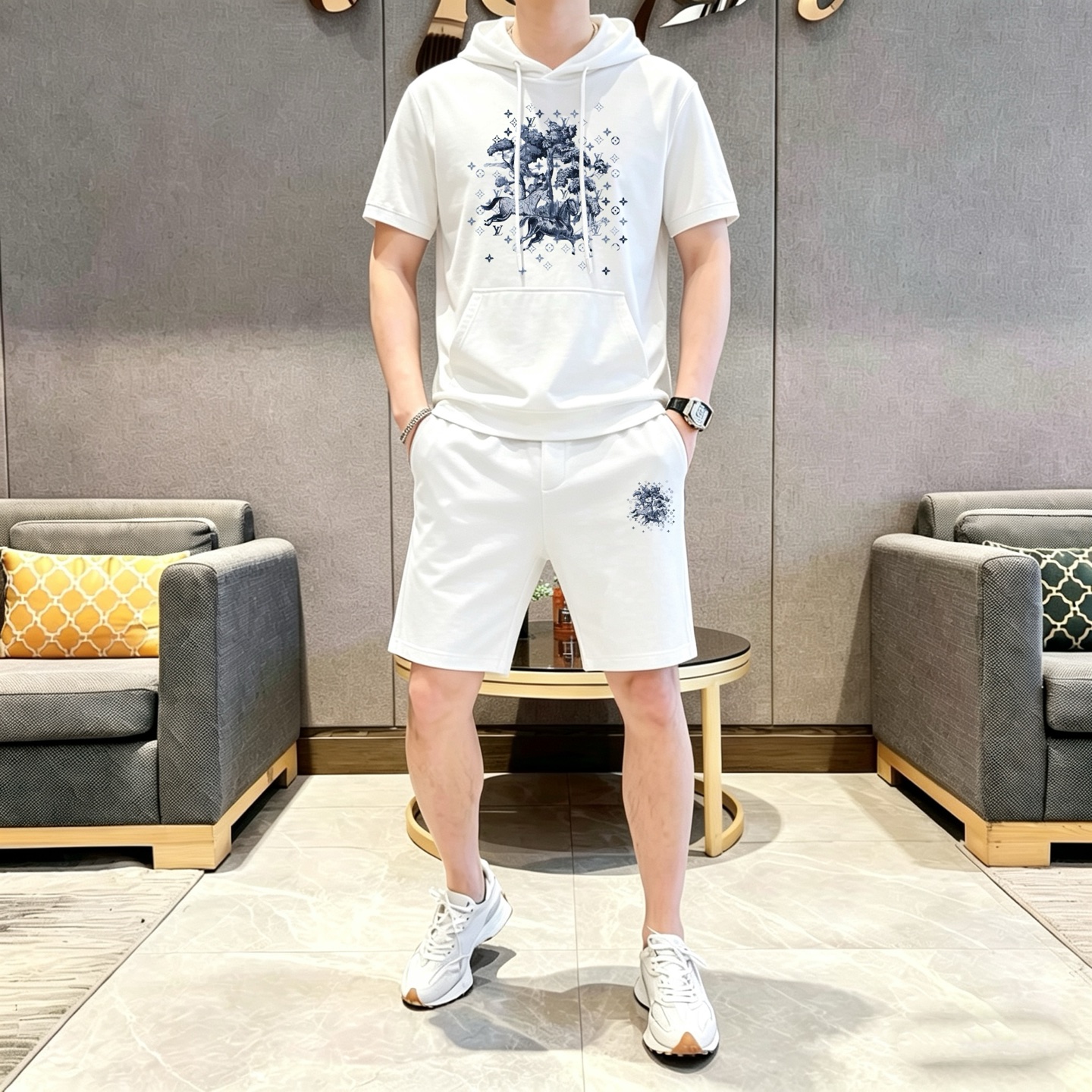 Louis Vuitton 品牌: LV 2026新款男士带帽短袖短裤套装 销售 市面高端版本 手感细腻柔软 让你穿着更加舒适 立体裁剪版型超赞 尺码:M-3XL下单请报身高体重