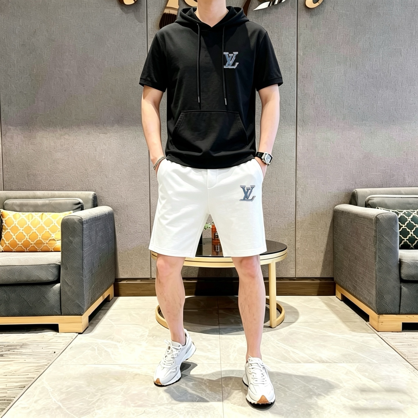 Louis Vuitton 品牌: LV 2026新款男士带帽短袖短裤套装 销售 市面高端版本 手感细腻柔软 让你穿着更加舒适 立体裁剪版型超赞 尺码:M-3XL下单请报身高体重
