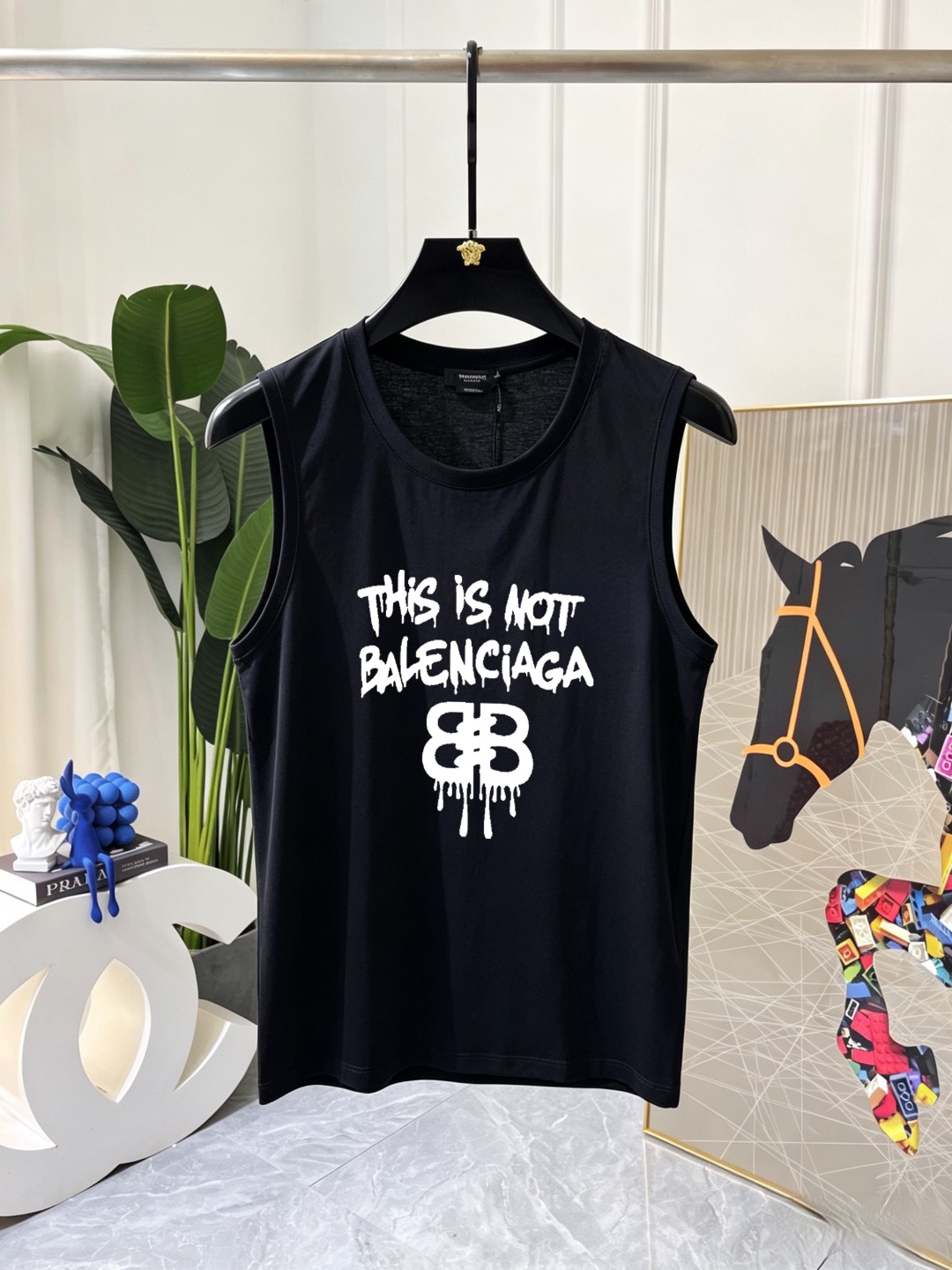 Balenciaga 品牌：巴黎世家 2026夏季新品背心T袖 简约款式 任何人都可以轻松驾驶 进口定制丝光棉面料 手软舒适有型 吸汗透气