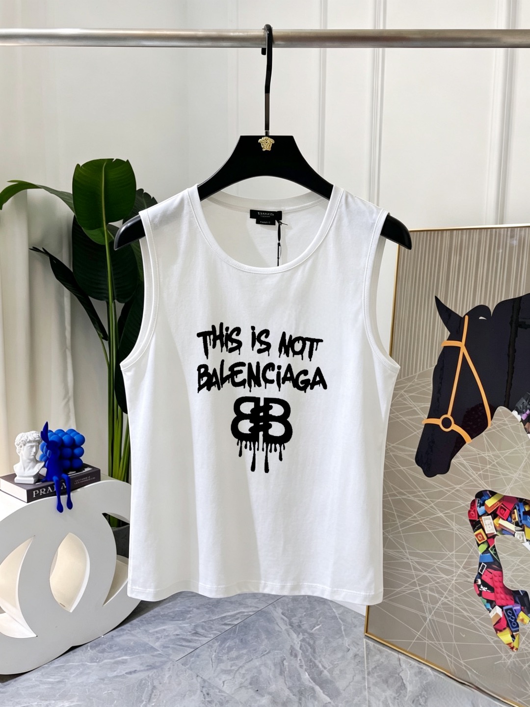 Balenciaga 品牌：巴黎世家 2026夏季新品背心T袖 简约款式 任何人都可以轻松驾驶 进口定制丝光棉面料 手软舒适有型 吸汗透气