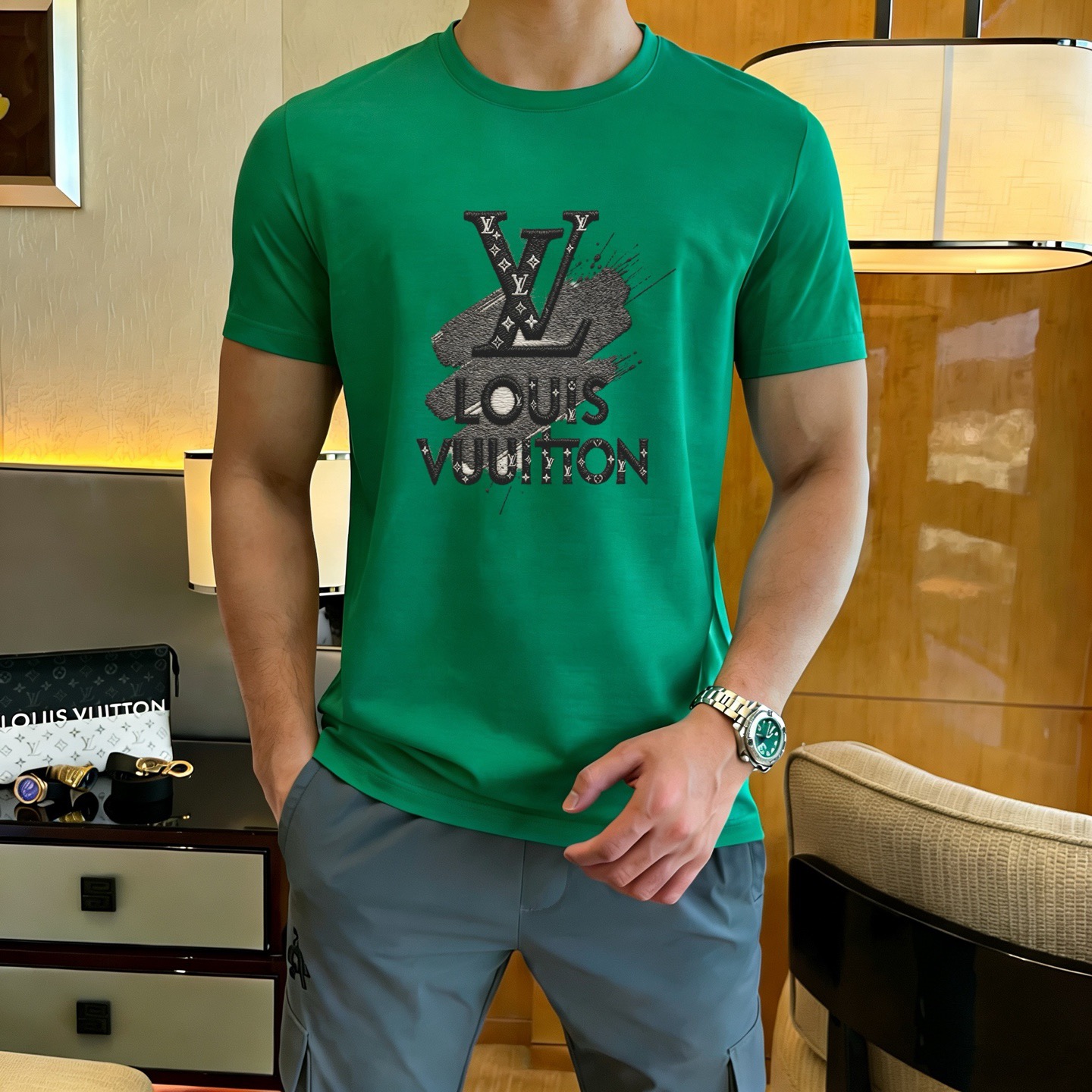 Louis Vuitton 品牌： LV (胖子福音) 男士休闲短袖T恤 2026春夏新品