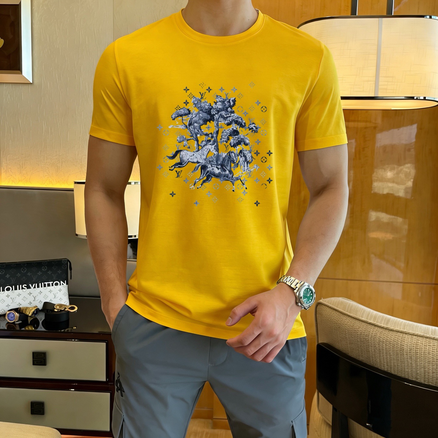 Louis Vuitton 品牌： LV (胖子福音) 男士休闲短袖T恤 2026春夏新品
