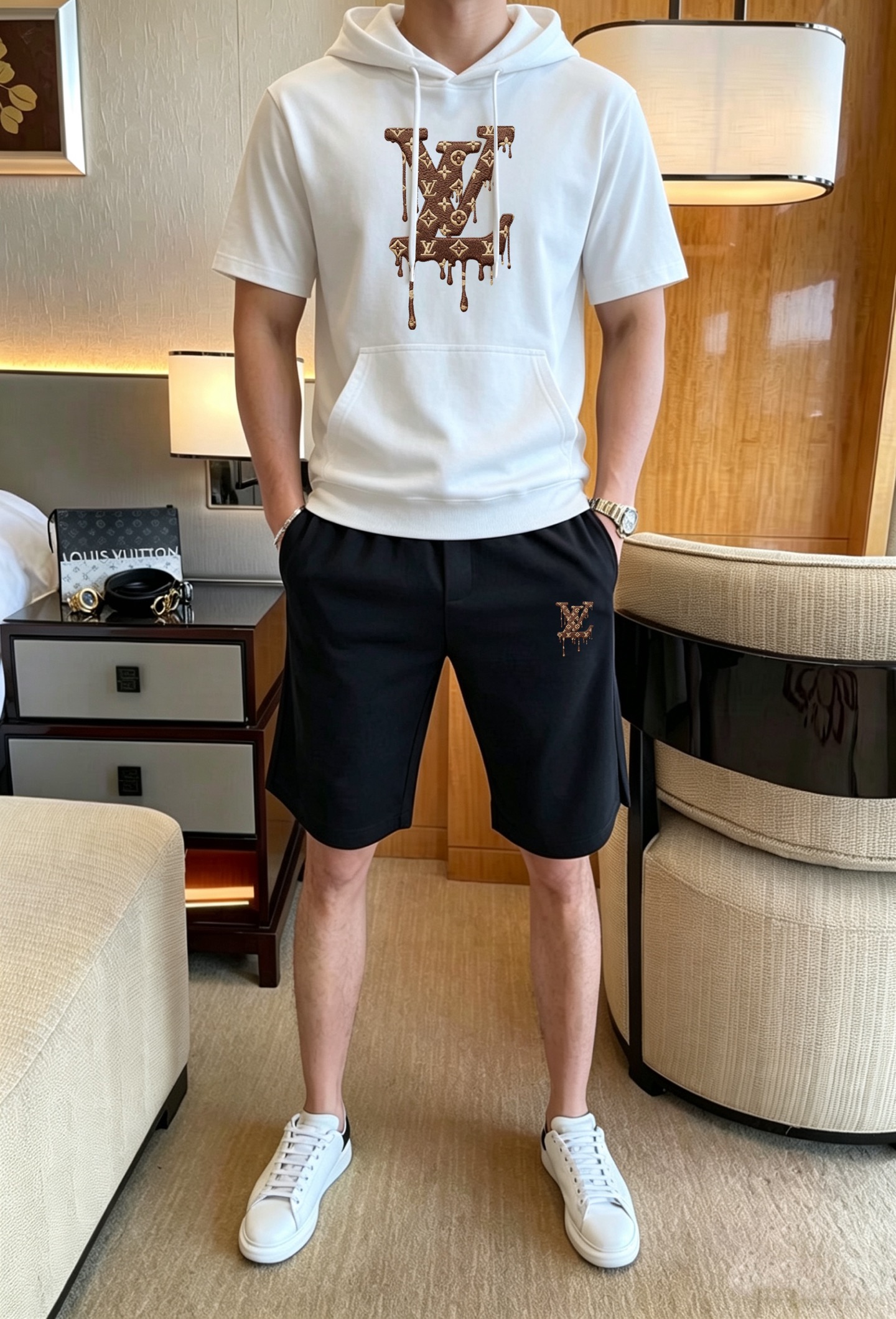 Louis Vuitton 品牌: LV 2026新款男士带帽短袖短裤套装 销售 市面高端版本 手感细腻柔软 让你穿着更加舒适 立体裁剪版型超赞 尺码:M-4XL下单请报身高体重