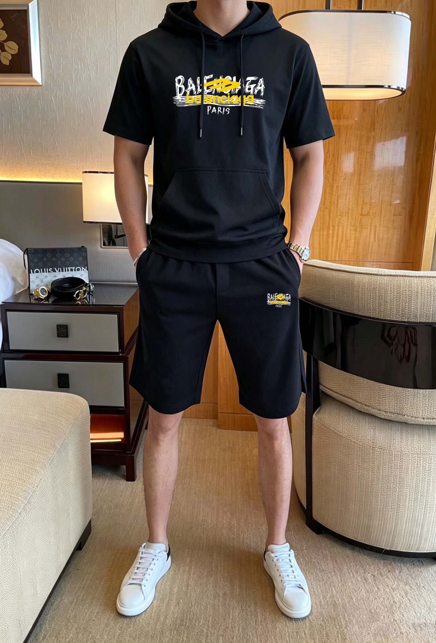 Balenciaga 品牌: 巴黎世家 2026新款男士带帽短袖短裤套装 销售 市面高端版本 手感细腻柔软 让你穿着更加舒适 立体裁剪版型超赞 尺码:M-4XL下单请报身高体重
