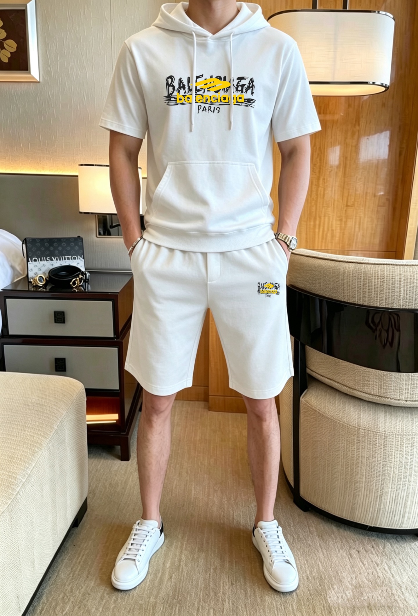 Balenciaga 品牌: 巴黎世家 2026新款男士带帽短袖短裤套装 销售 市面高端版本 手感细腻柔软 让你穿着更加舒适 立体裁剪版型超赞 尺码:M-4XL下单请报身高体重