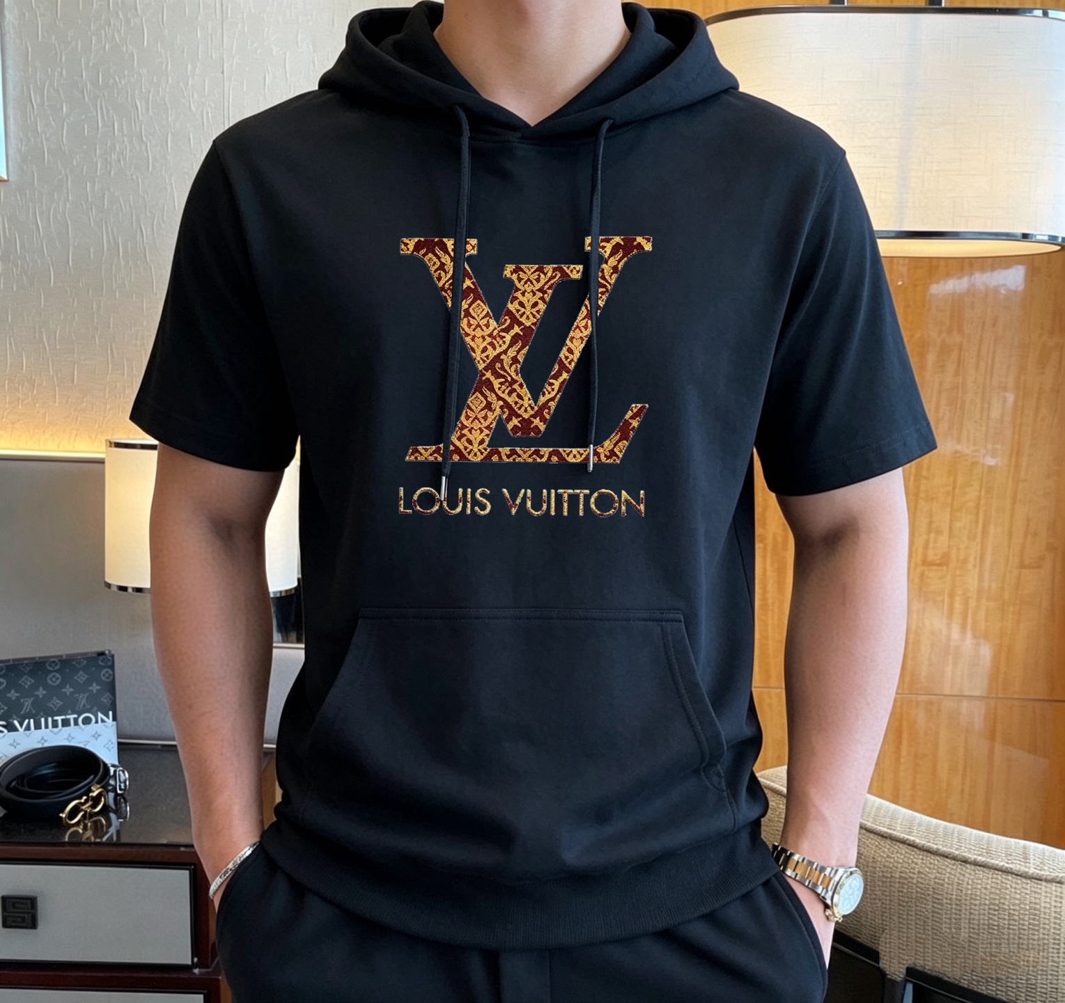 Louis Vuitton 品牌: LV 2026新款男士带帽短袖短裤套装 销售 市面高端版本 手感细腻柔软 让你穿着更加舒适 立体裁剪版型超赞 尺码:M-4XL下单请报身高体重