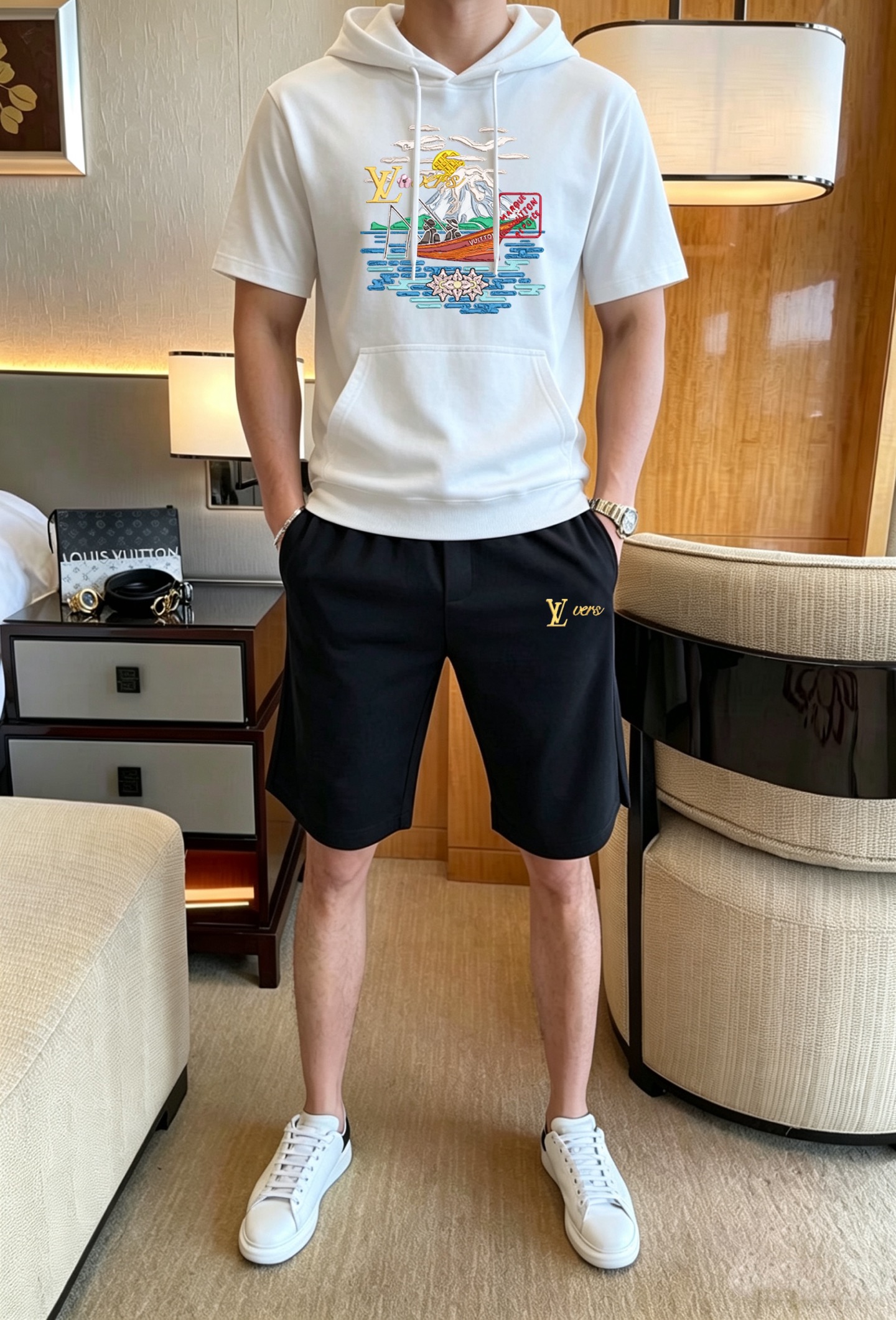 Louis Vuitton 品牌: LV 2026新款男士带帽短袖短裤套装 销售 市面高端版本 手感细腻柔软 让你穿着更加舒适 立体裁剪版型超赞 尺码:M-4XL下单请报身高体重