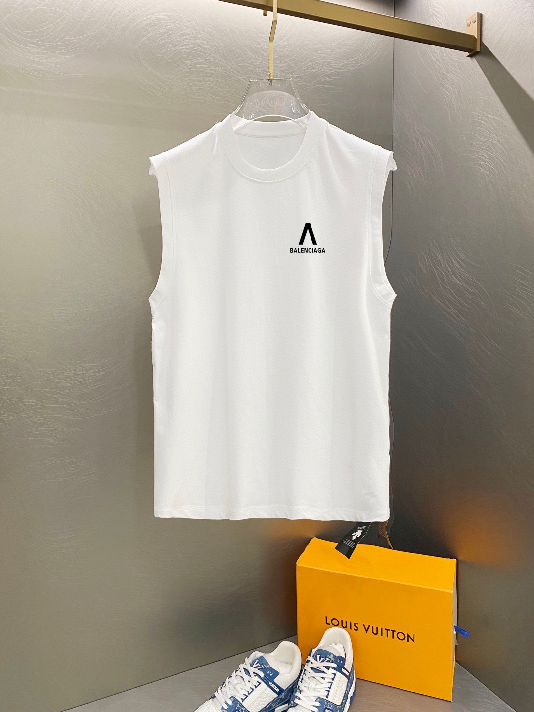 Balenciaga 品牌：巴黎世家 2026夏季新品背心T袖 简约款式 任何人都可以轻松驾驶 进口定制丝光棉面料 手软舒适有型 吸汗透气