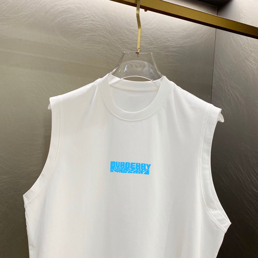 Burberry 品牌：巴宝莉 2026夏季新品背心T袖 简约款式 任何人都可以轻松驾驶 进口定制丝光棉面料 手软舒适有型 吸汗透气
