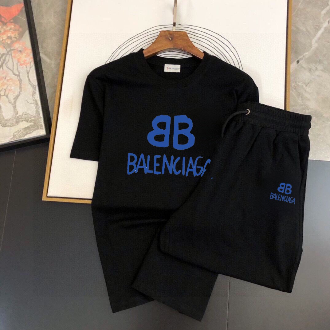 Balenciaga 品牌: 巴黎世家 2026新款男士短袖短裤套装 销售 市面高端版本 手感细腻柔软 让你穿着更加舒适 立体裁剪版型超赞 尺码:M-5XL下单请报身高体重