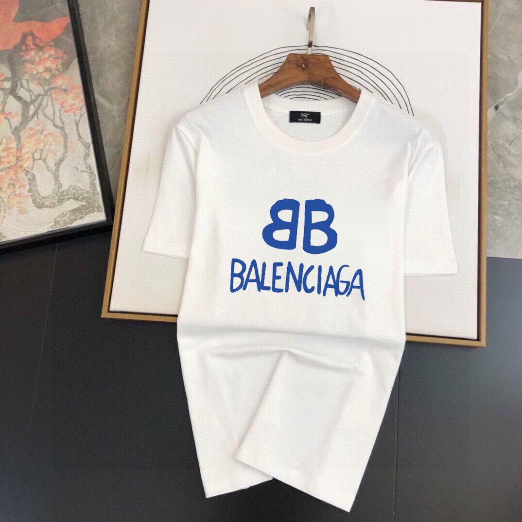 Balenciaga 品牌: 巴黎世家 2026新款男士短袖短裤套装 销售 市面高端版本 手感细腻柔软 让你穿着更加舒适 立体裁剪版型超赞 尺码:M-5XL下单请报身高体重