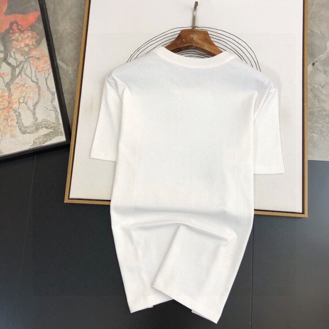 Balenciaga 品牌: 巴黎世家 2026新款男士短袖短裤套装 销售 市面高端版本 手感细腻柔软 让你穿着更加舒适 立体裁剪版型超赞 尺码:M-5XL下单请报身高体重