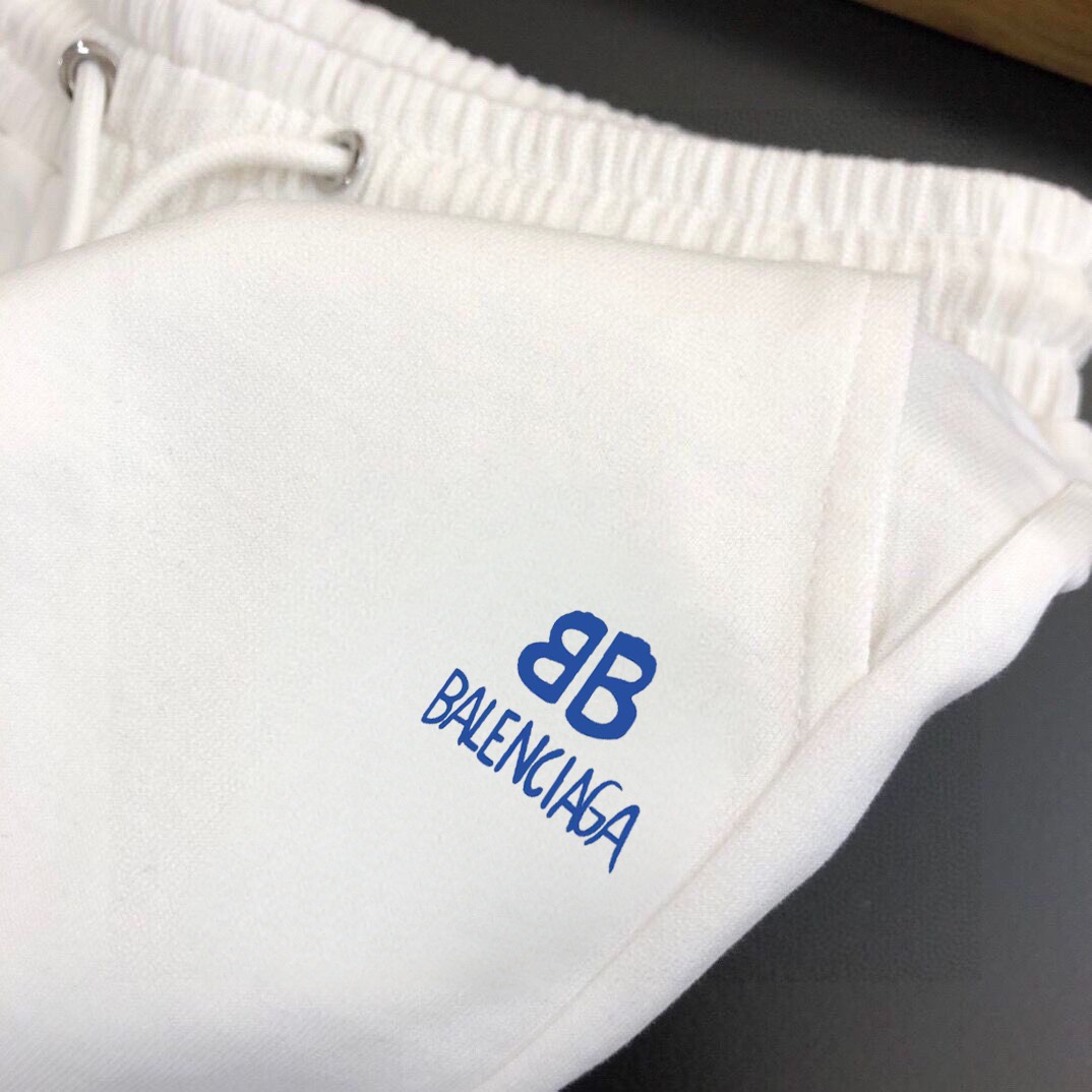 Balenciaga 品牌: 巴黎世家 2026新款男士短袖短裤套装 销售 市面高端版本 手感细腻柔软 让你穿着更加舒适 立体裁剪版型超赞 尺码:M-5XL下单请报身高体重