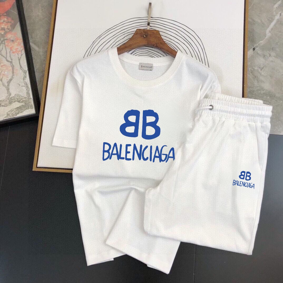Balenciaga 品牌: 巴黎世家 2026新款男士短袖短裤套装 销售 市面高端版本 手感细腻柔软 让你穿着更加舒适 立体裁剪版型超赞 尺码:M-5XL下单请报身高体重
