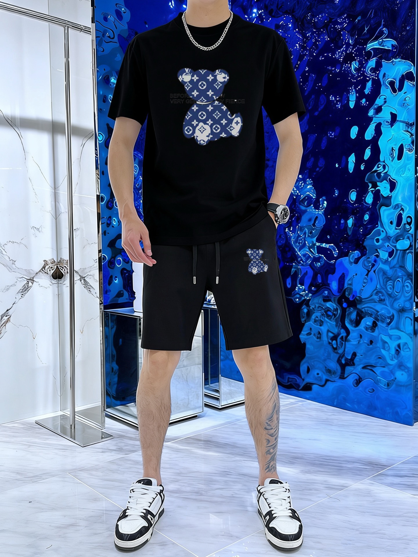 Louis Vuitton 品牌: LV 2026新款男士短袖短裤套装 销售 市面高端版本 手感细腻柔软 让你穿着更加舒适 立体裁剪版型超赞 尺码:M-5XL下单请报身高体重