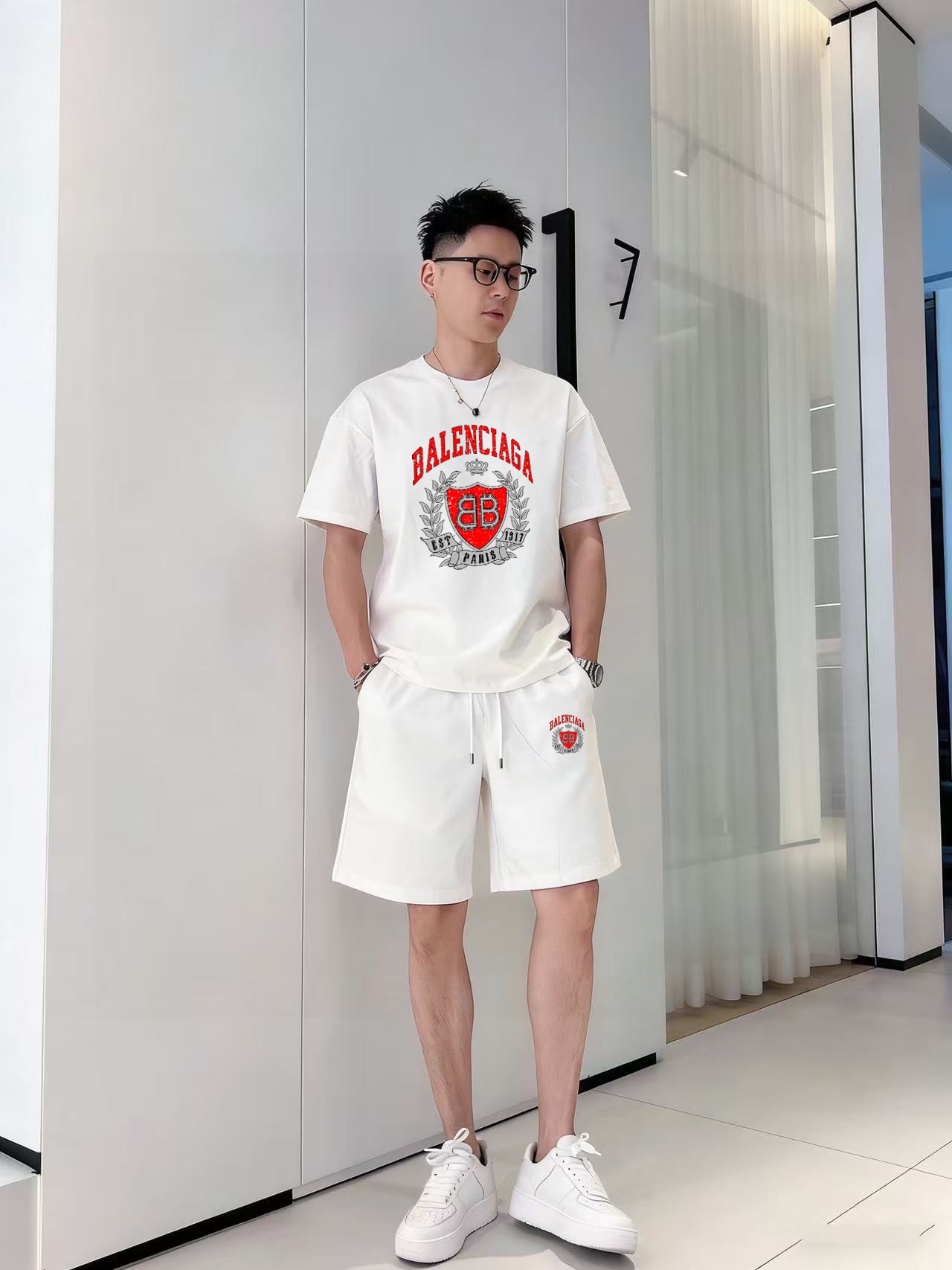 Balenciaga 品牌: 巴黎世家 2026新款男士短袖短裤套装 销售 市面高端版本 手感细腻柔软 让你穿着更加舒适 立体裁剪版型超赞 尺码:M-5XL下单请报身高体重