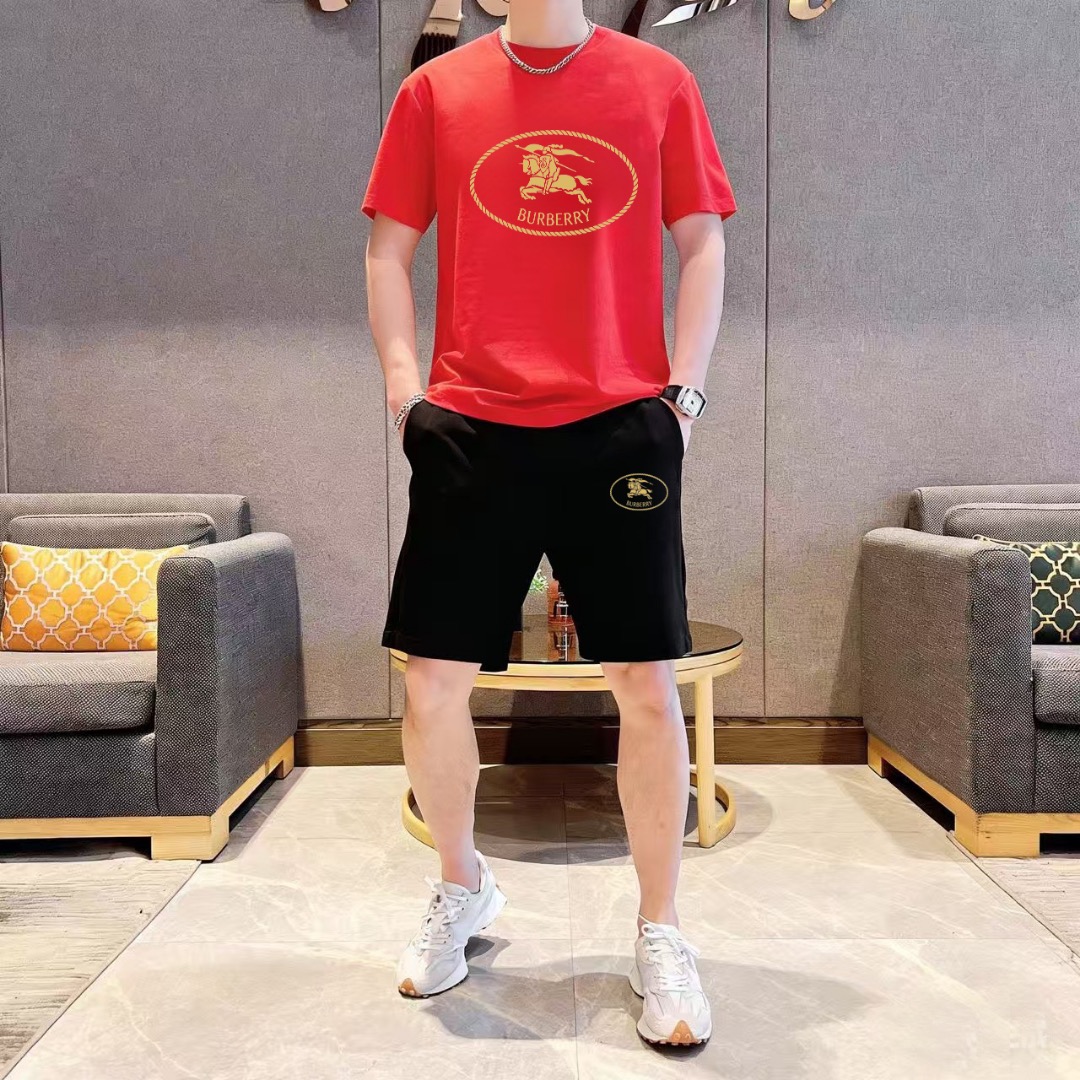 Burberry 品牌: 巴宝莉 2026新款男士短袖短裤套装 销售 市面高端版本 手感细腻柔软 让你穿着更加舒适 立体裁剪版型超赞 尺码:M-5XL下单请报身高体重