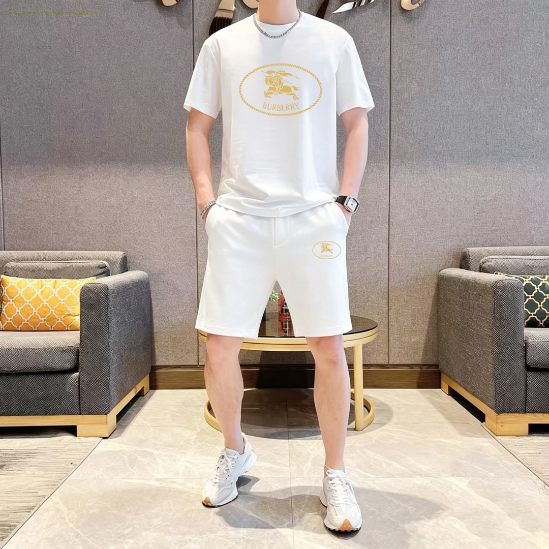 Burberry 品牌: 巴宝莉 2026新款男士短袖短裤套装 销售 市面高端版本 手感细腻柔软 让你穿着更加舒适 立体裁剪版型超赞 尺码:M-5XL下单请报身高体重