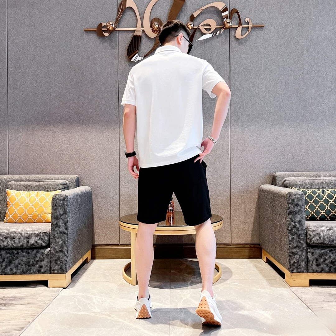 Hermès 品牌： 爱马仕 2026 世界知名奢侈品牌 夏季男士高品质 货翻领套装 采用进口 面料